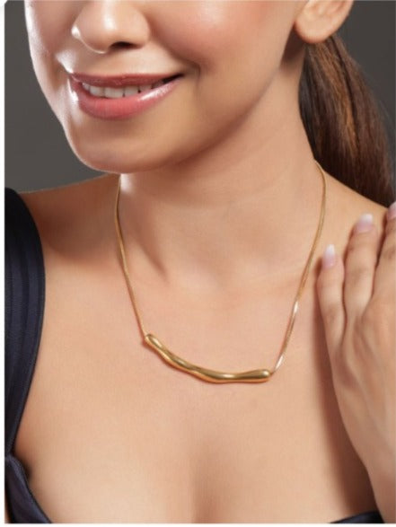 Sculpted Flow Minimal Necklace