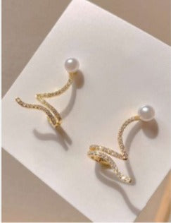 Twilight Curl Pearl Hoop Earrings