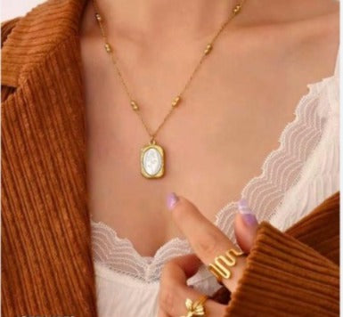Royal Noor Oval Pendant Necklace