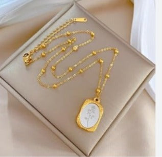 Royal Noor Oval Pendant Necklace