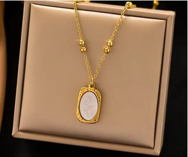 Royal Noor Oval Pendant Necklace