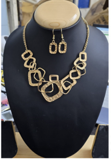 Hammered Luxe Geometric Necklace Set